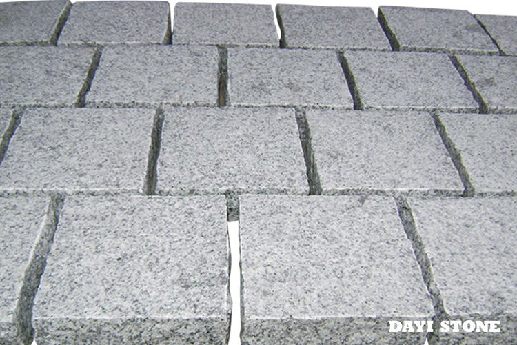 Cubes Light Grey Granite G603 Top flamed sides natural split bottom sawn 10x10x10cm - Dayi Stone